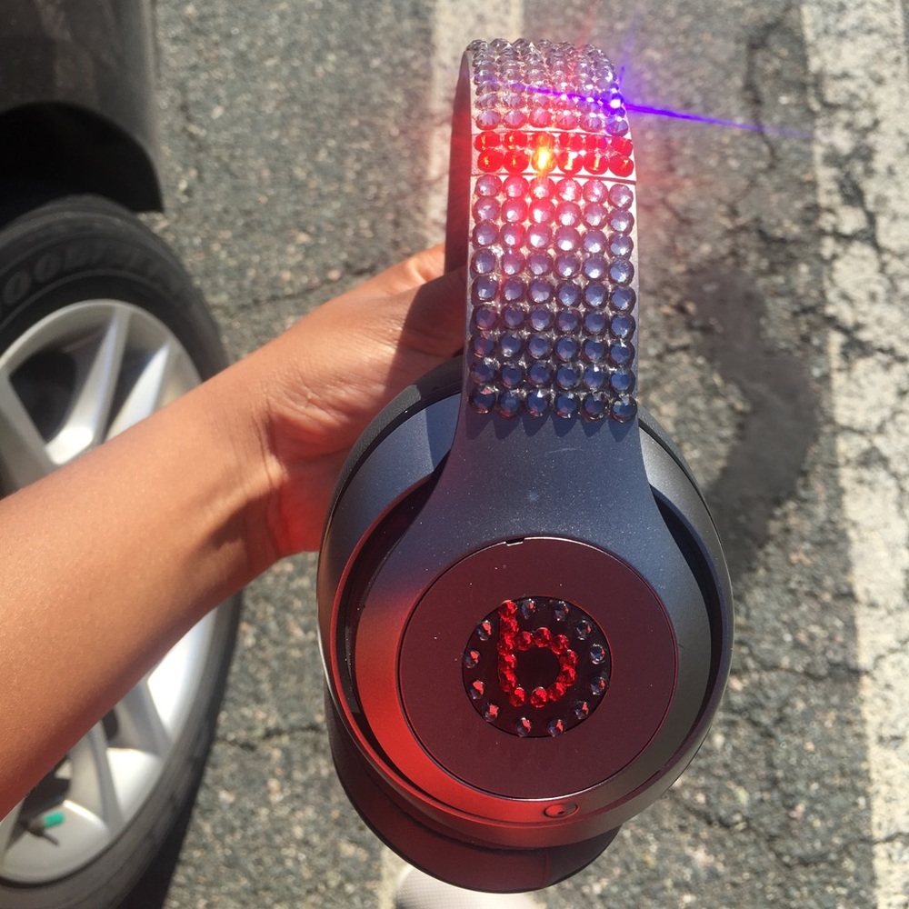 BEATS SOLO 3 CUSTOM RHINESTONE DESIGN